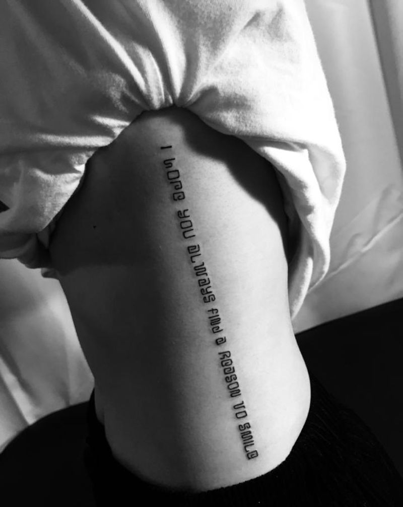 腰纹身图片_腰部手部纹身图案