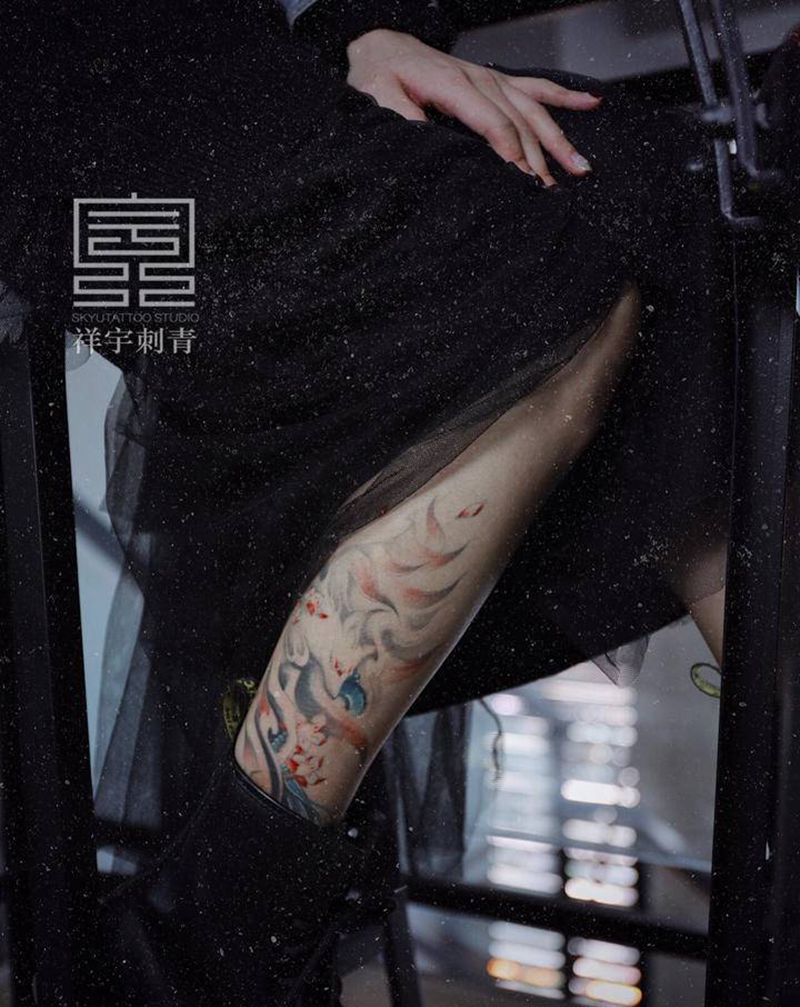 九尾纹身图片_脚部九尾纹身图案