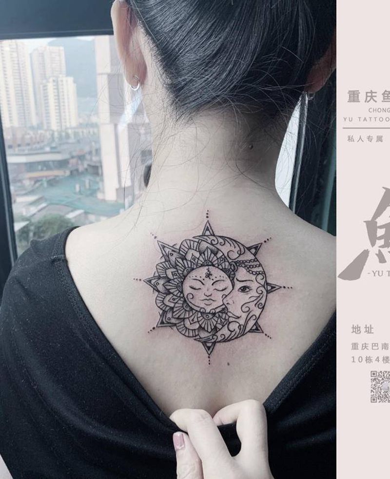 太阳月亮纹身图片_背部几何点刺纹身图案