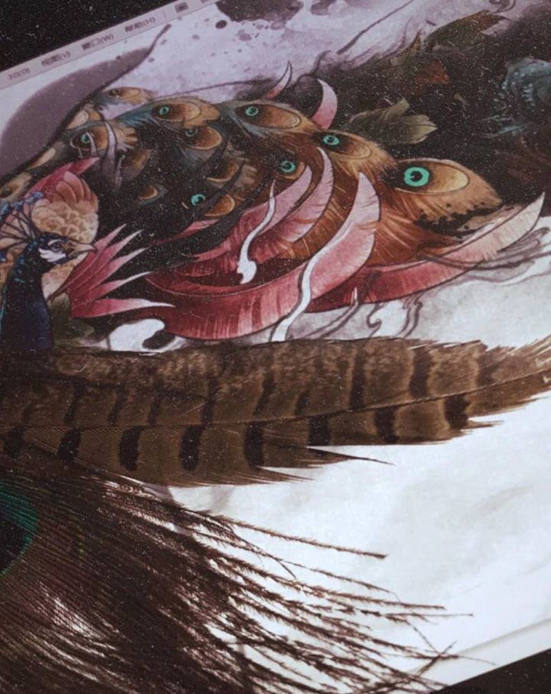 定制手稿纹身图片_手臂胸部新传统孔雀牡丹纹身图案