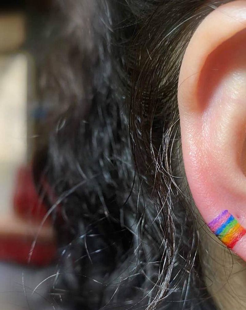 耳环纹身图片_颈部纹身图案