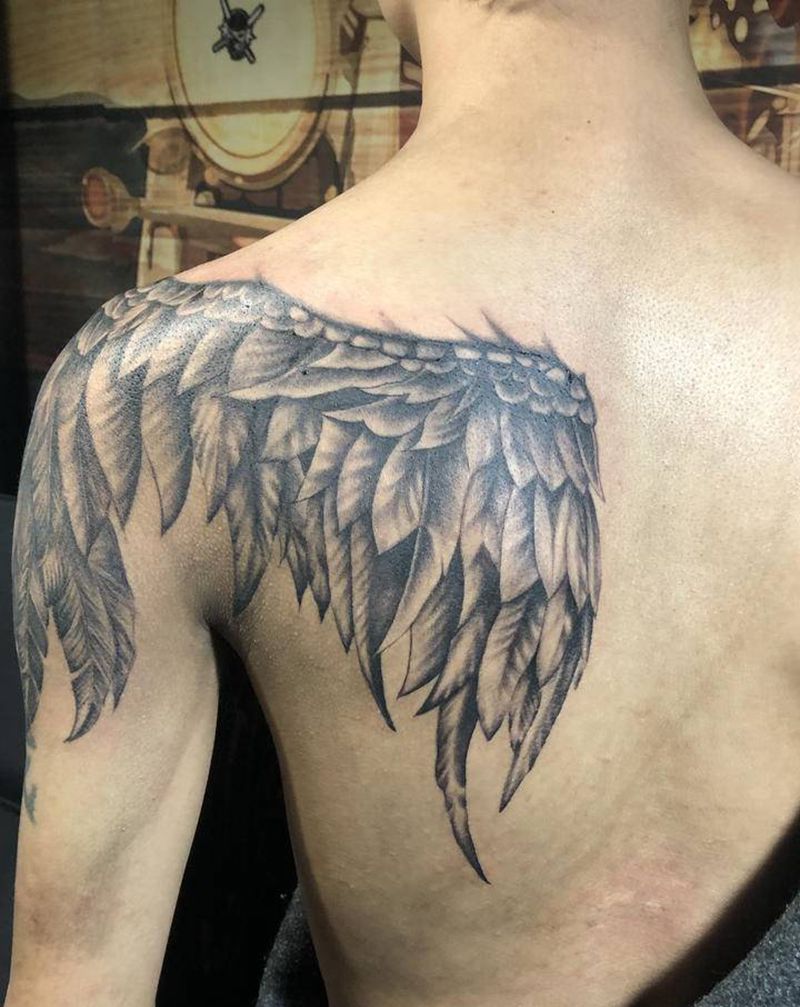 翅膀纹身图片_背部手部纹身图案