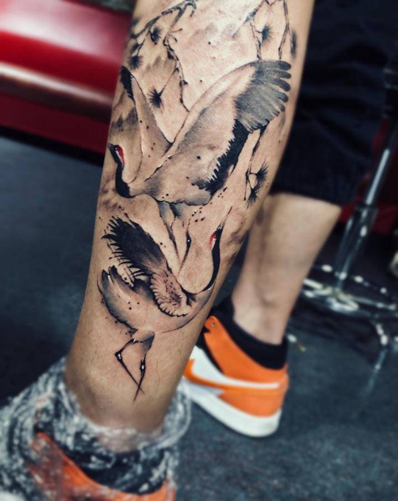 鹤纹身图片_腿部脚部水墨纹身图案