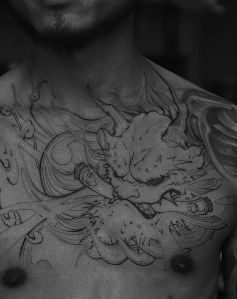 雷神线条纹身图片_胸部新传统雷神纹身图案