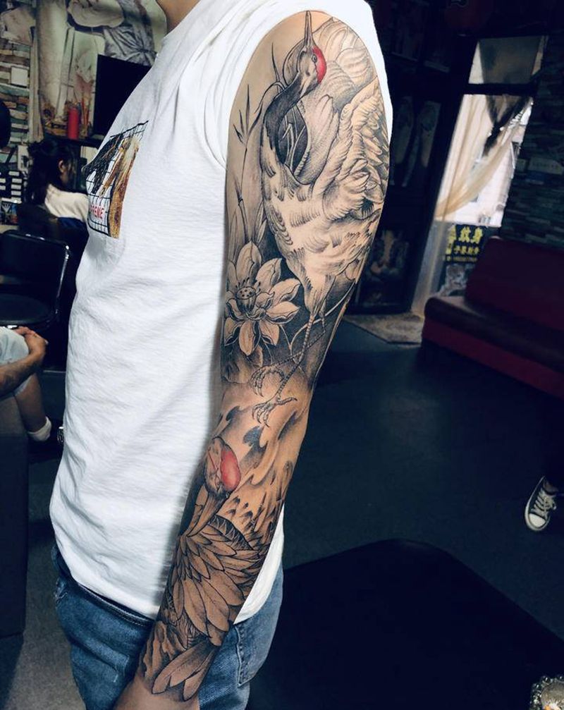 鹤纹身图片_手臂手部新传统点刺纹身图案