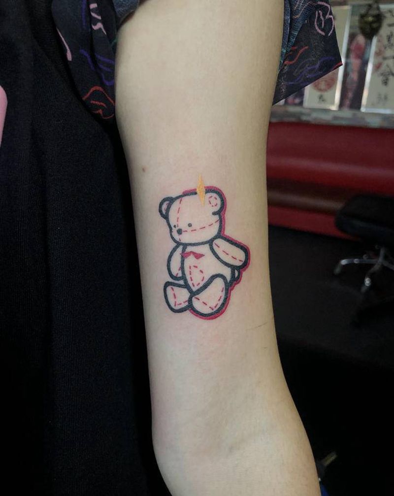 小熊纹身图片_手部手臂几何New School纹身图案