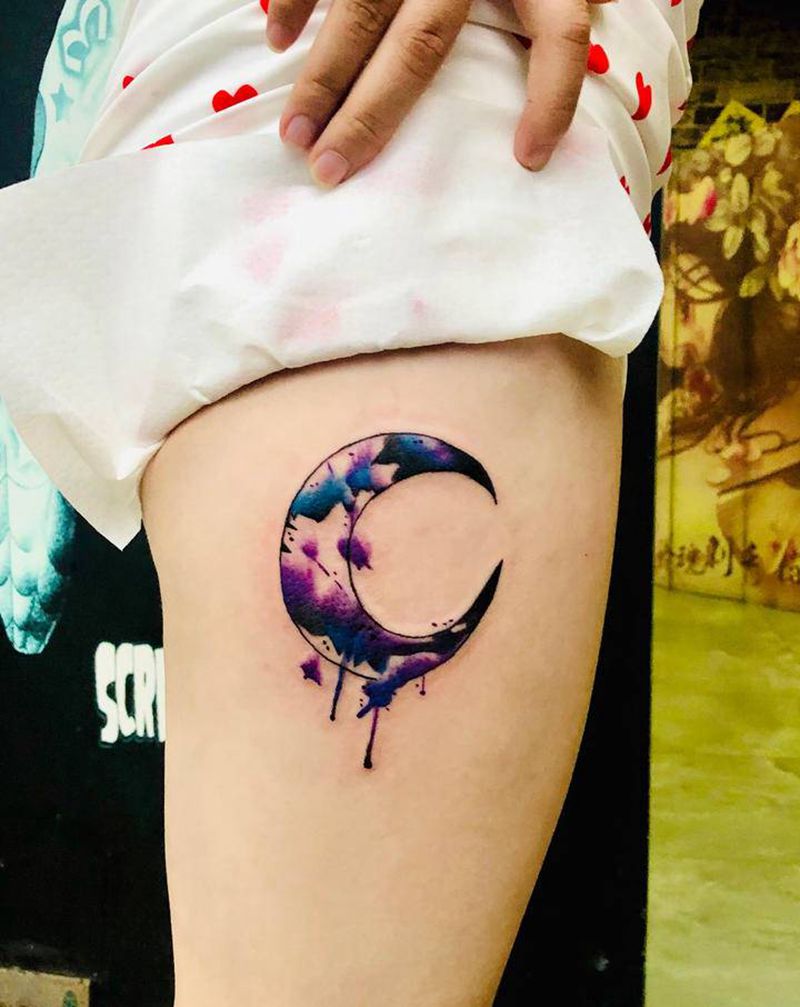 月亮纹身图片_腿部水墨纹身图案