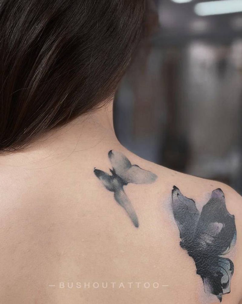 水墨蝴蝶纹身图片_背部肩部水墨水彩纹身图案