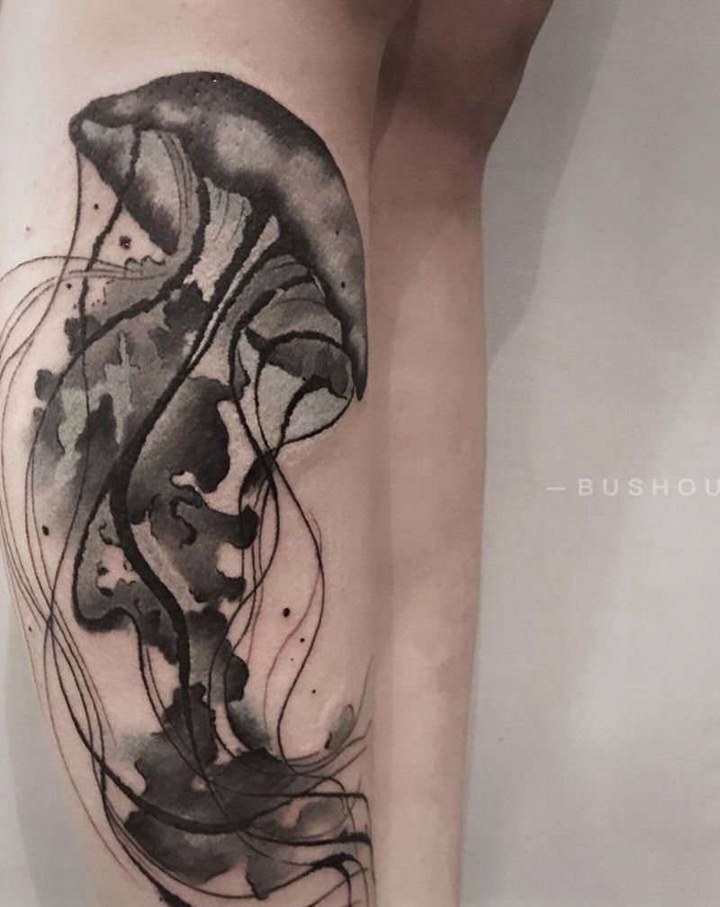 水母纹身图片_腿部脚部水墨水彩纹身图案