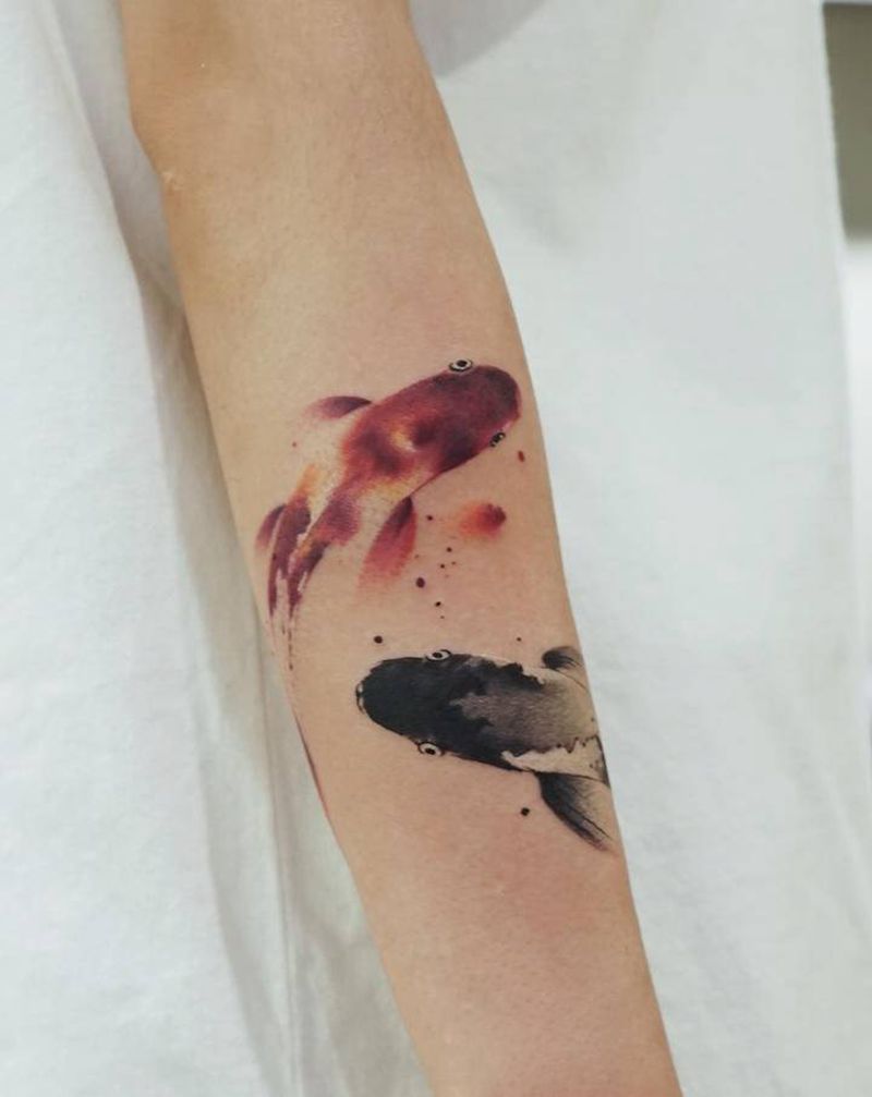 鱼纹身图片_手臂手部水墨水彩纹身图案