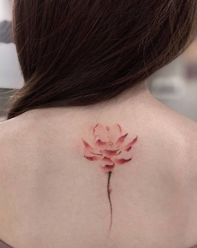 莲纹身图片_肩部背部水墨水彩纹身图案