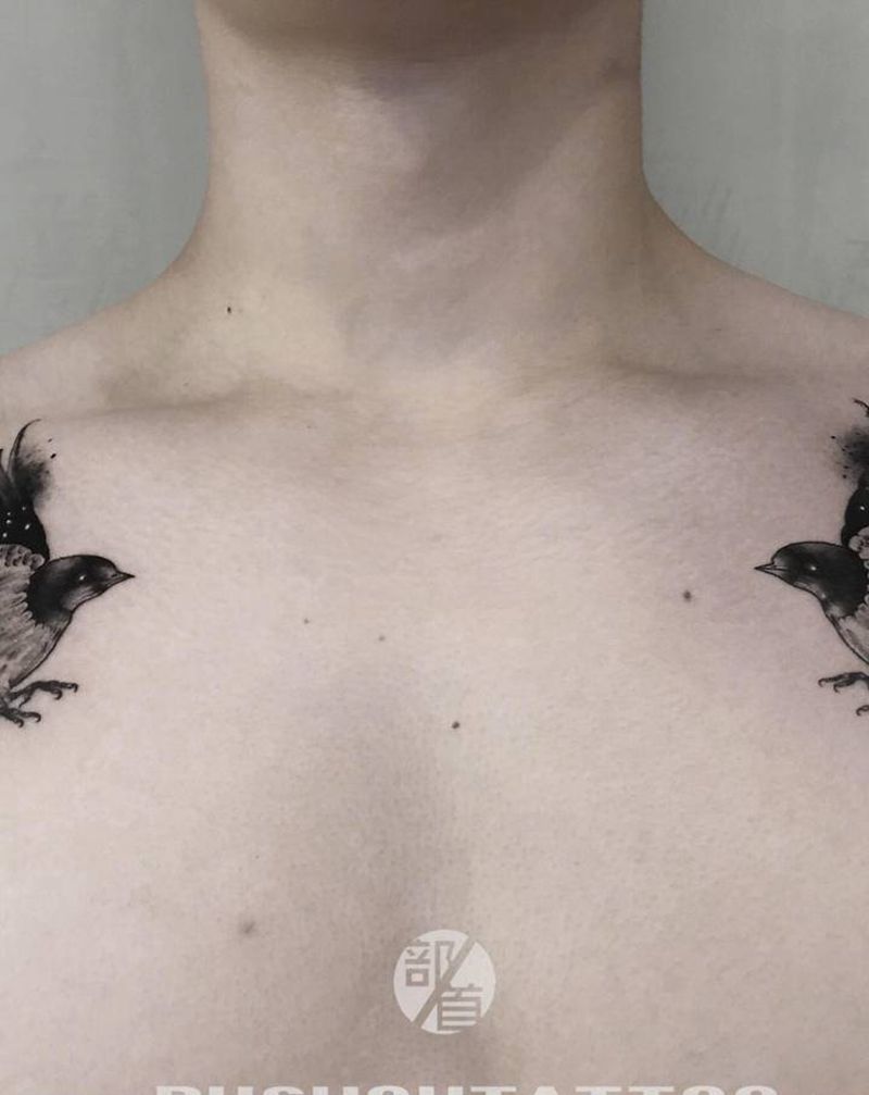 飞燕纹身图片_胸部肩部欧美写实水墨纹身图案