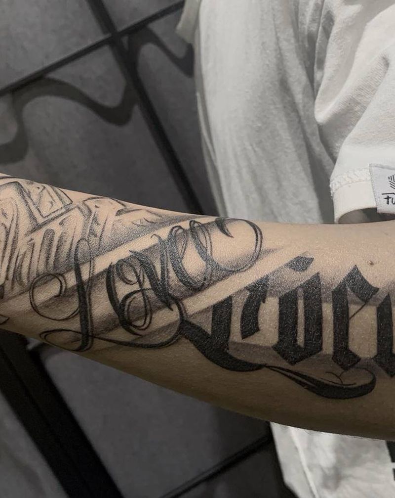 花体纹身图片_手臂花体字纹身图案