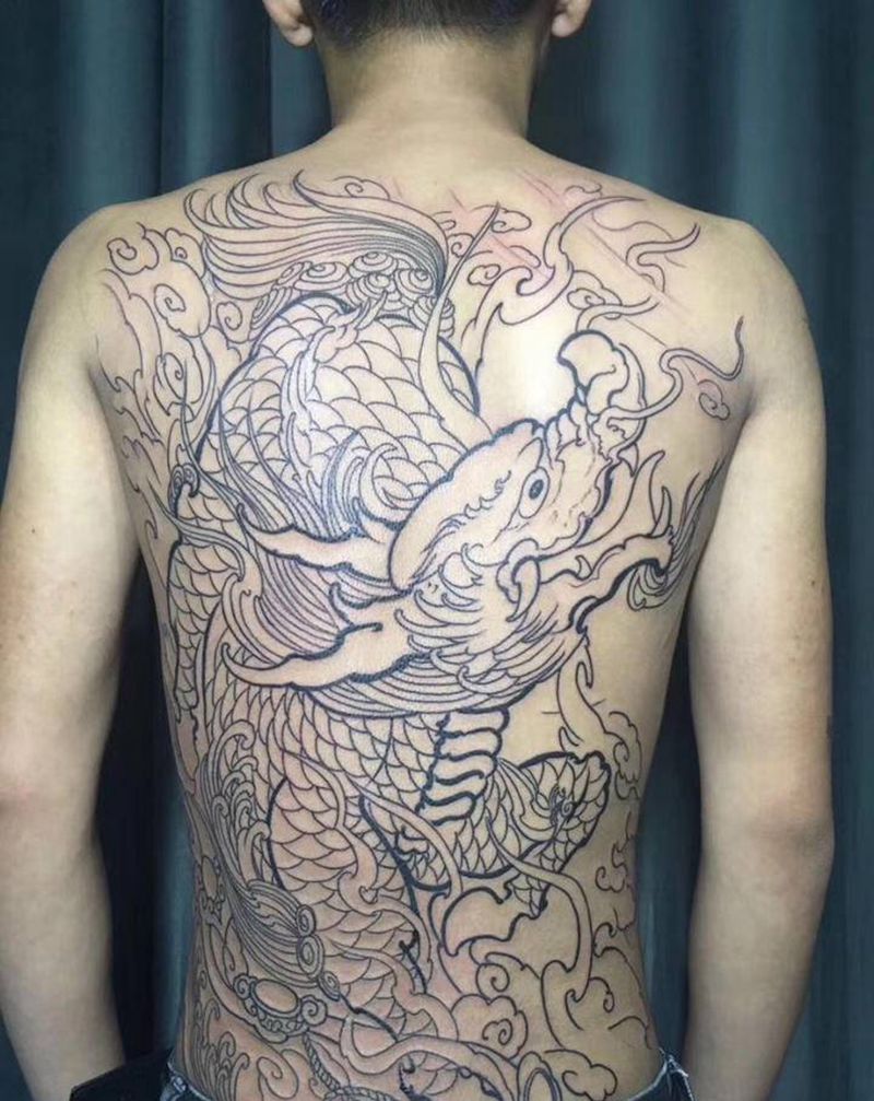 满背麒麟未完纹身图片_背部新传统纹身图案