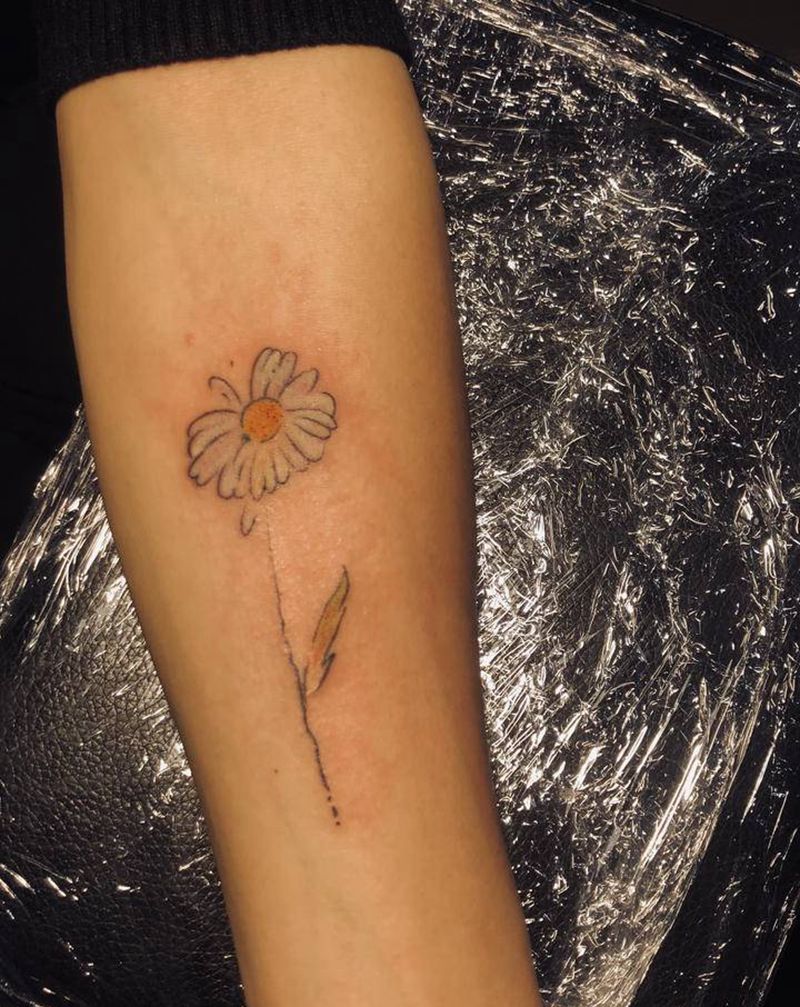 一朵小花纹身图片_手臂手部新传统水彩纹身图案