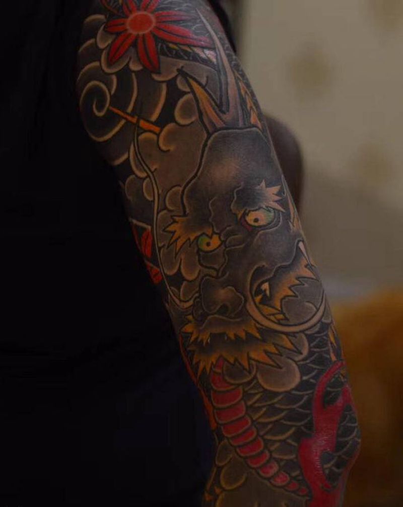 老传统龙纹身图片_手臂手部新传统老传统传统龙纹身图案