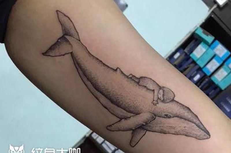 小清新纹身图片_手臂肩部几何点刺纹身图案