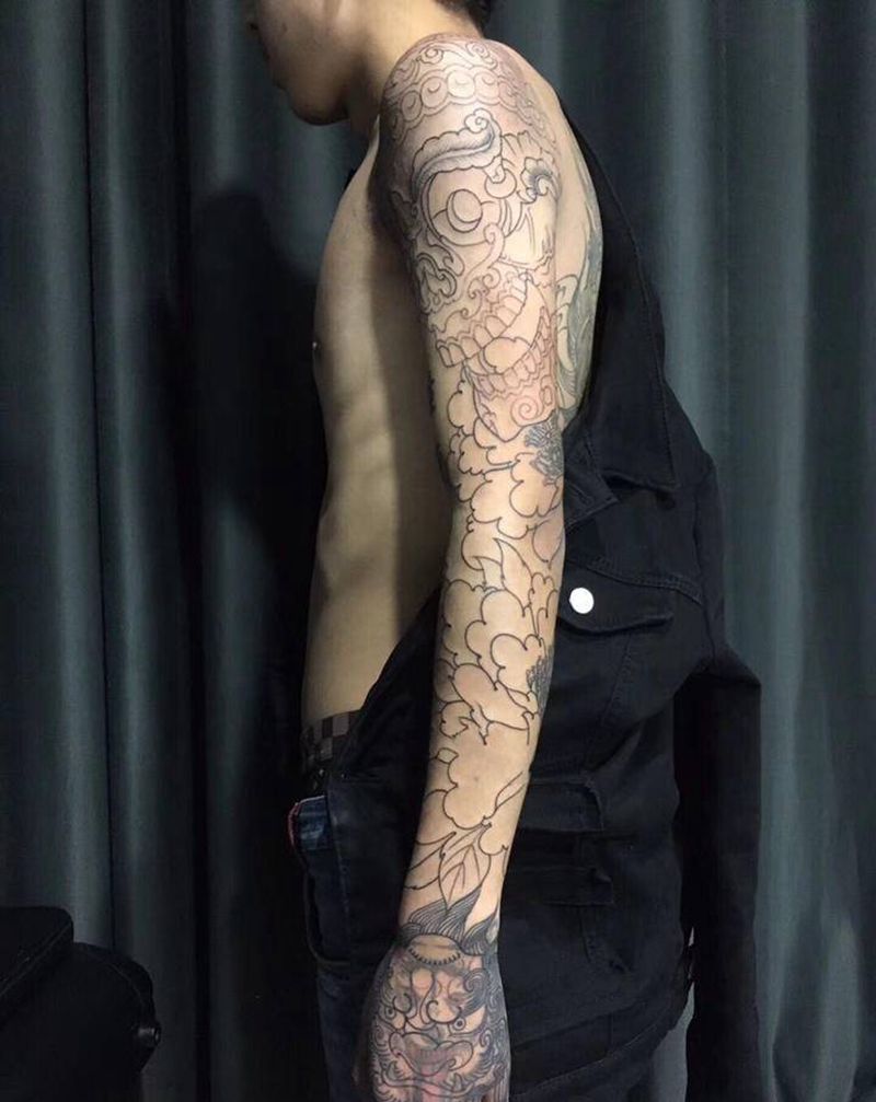 花臂嘎巴拉纹身图片_手臂手部新传统老传统纹身图案