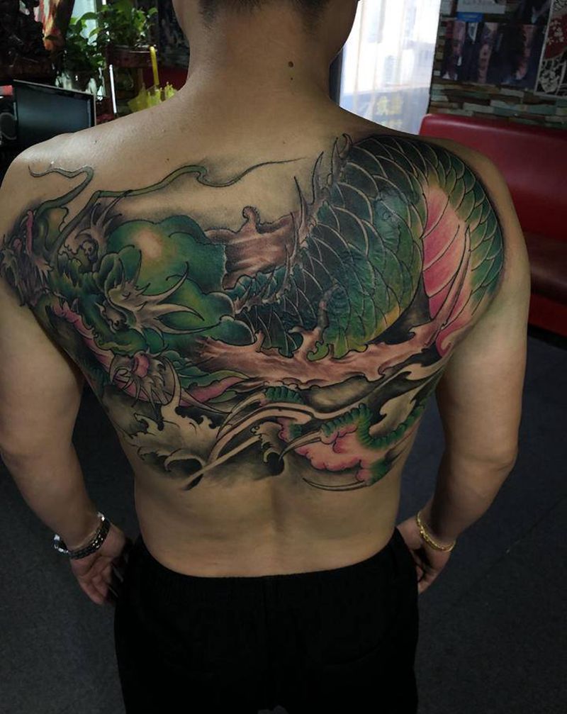 龙纹身图片_背部新传统老传统纹身图案