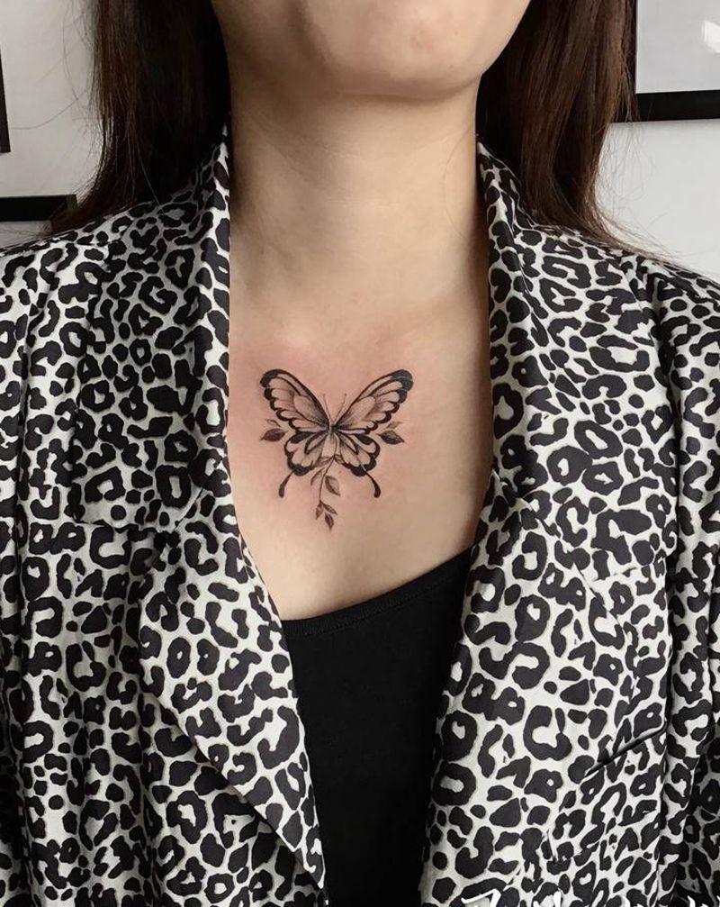 蝴蝶纹身图片_胸部纹身图案
