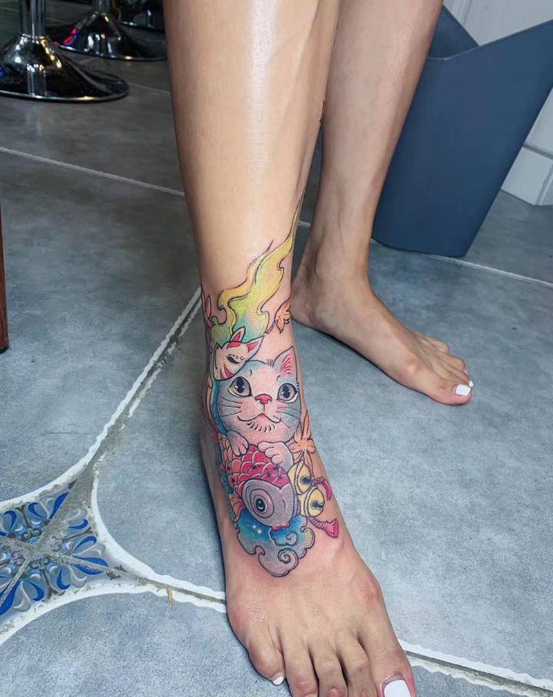 招财猫脚背纹身纹身图片_脚部新传统水彩纹身图案