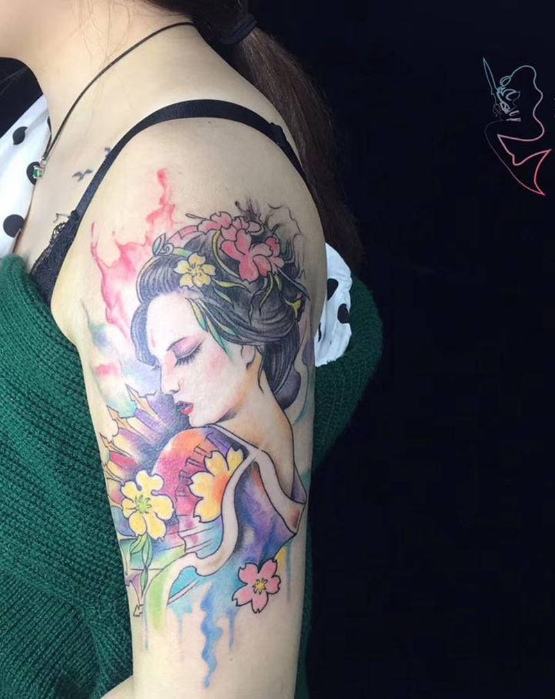 大臂艺妓纹身纹身图片_手臂新传统纹身图案