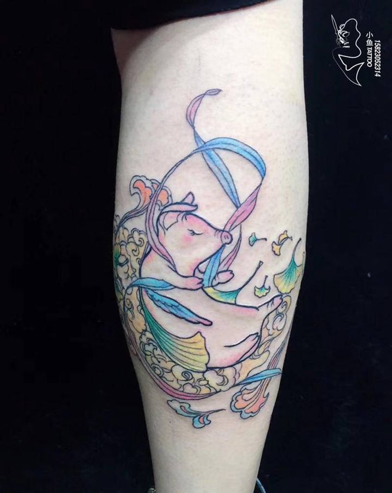 可爱生肖猪纹身纹身图片_腿部水彩纹身图案