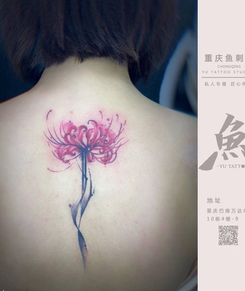 彼岸花纹身图片_背部水彩纹身图案