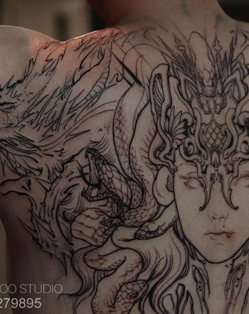 美杜莎线条纹身图片_背部New School美杜莎纹身图案