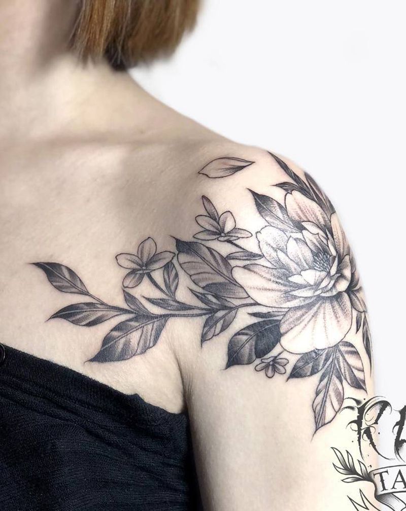肩膀花花纹身图片_手臂肩部点刺素花纹身图案