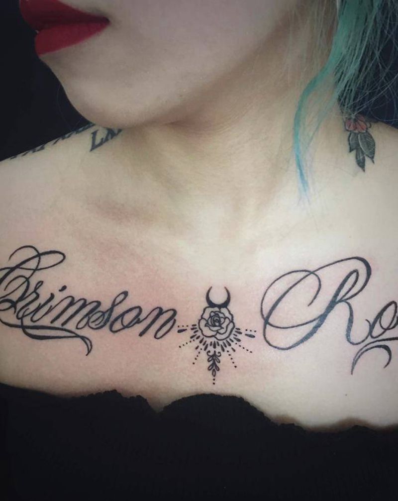 花体字纹身图片_胸部花体字纹身图案