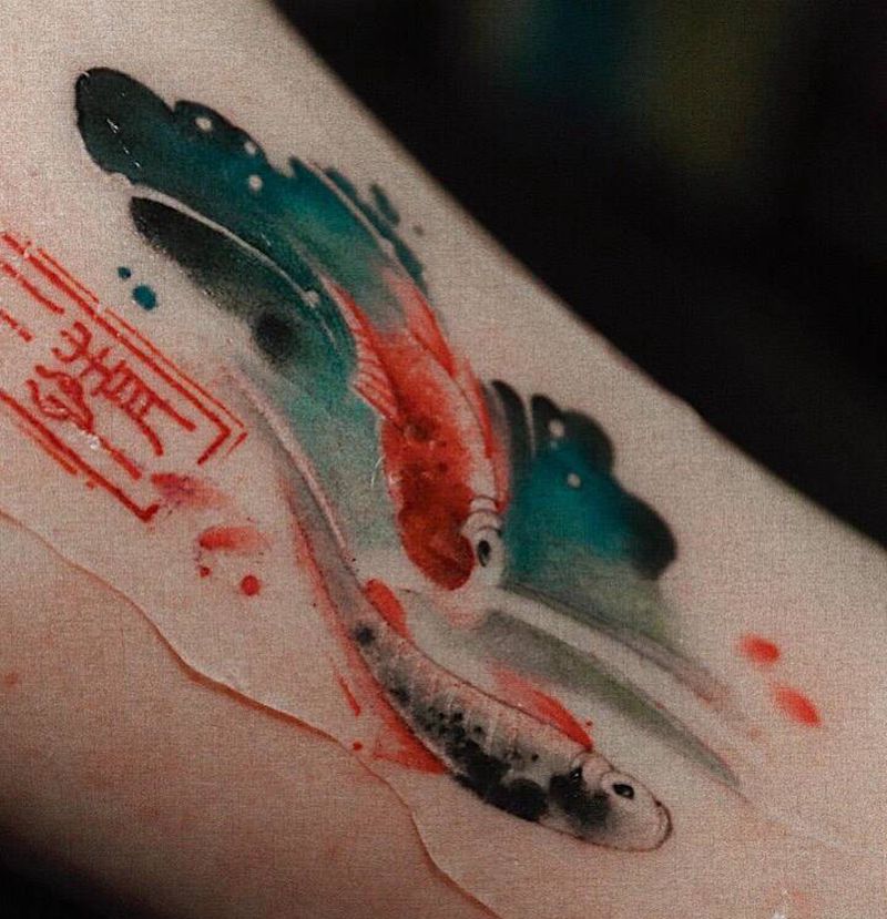 两情纹身图片_脚部水墨国风 鱼莲纹身图案