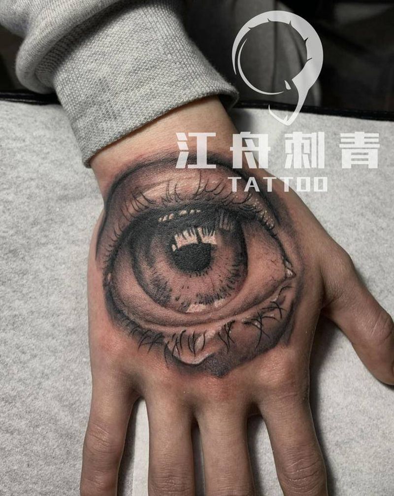 眼睛纹身图片_手部欧美写实纹身图案