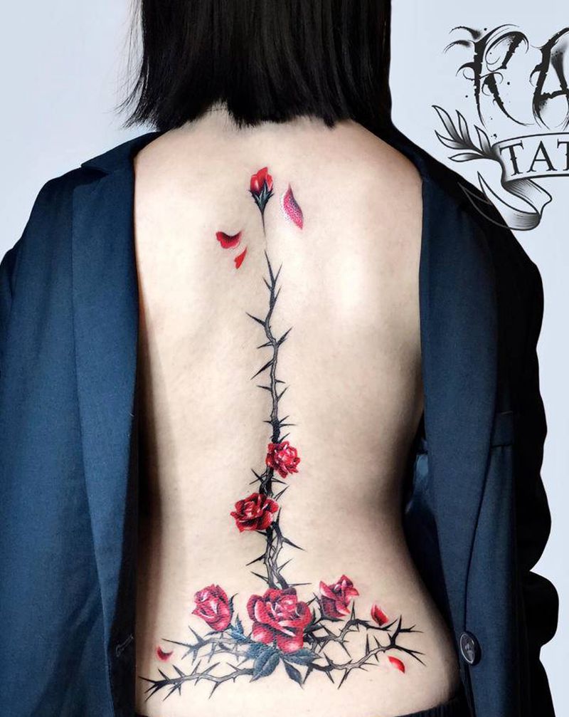 荆棘玫瑰纹身图片_背部欧美写实荆棘玫瑰纹身图案