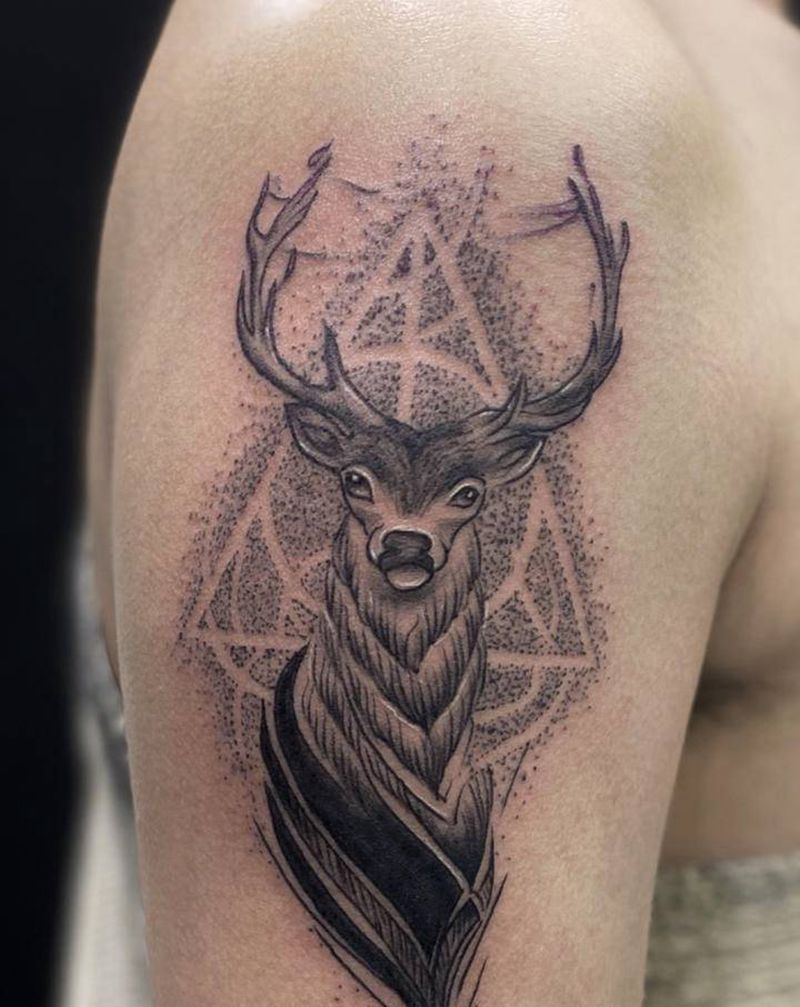 鹿头纹身图片_手臂点刺纹身图案