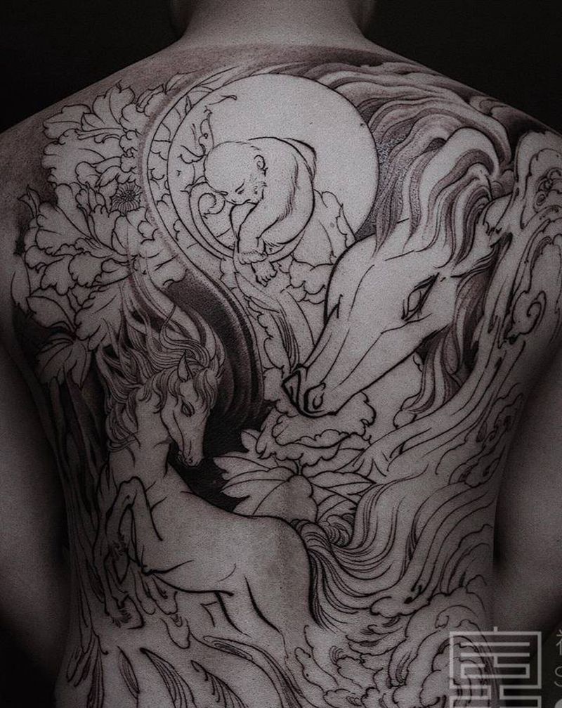 马踏祥云纹身图片_新传统纹身图案