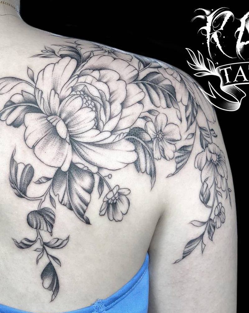 后背肩花纹身图片_背部肩部点刺花纹身图案