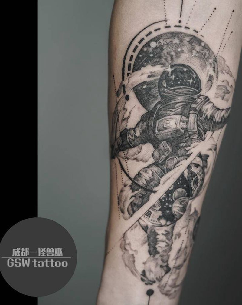 宇航员纹身图片_手臂纹身图案
