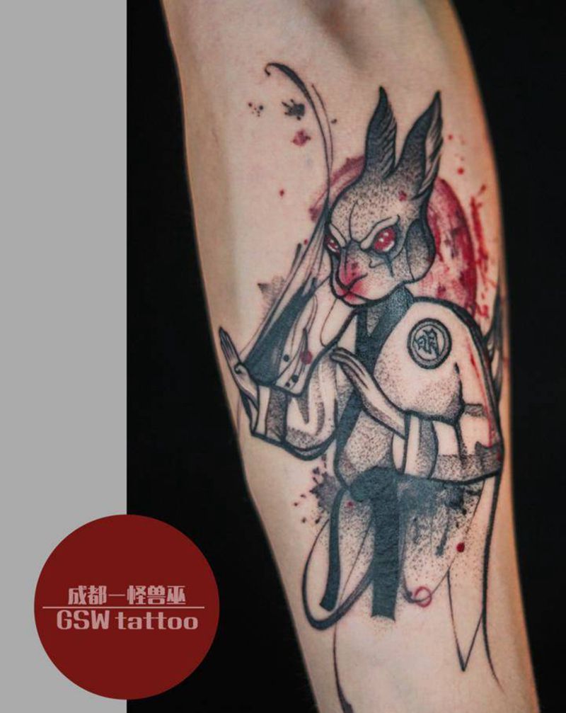 会打架的兔兔纹身图片_手臂纹身图案