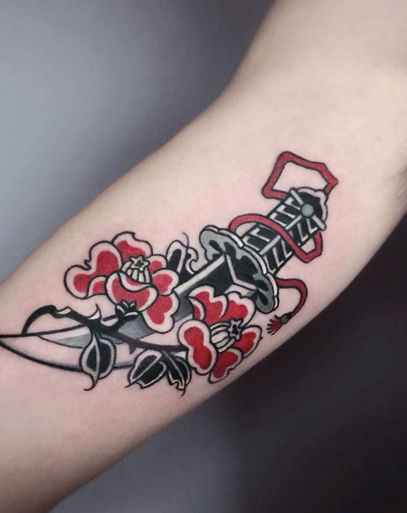 一把刀纹身图片_手臂手部老传统纹身图案