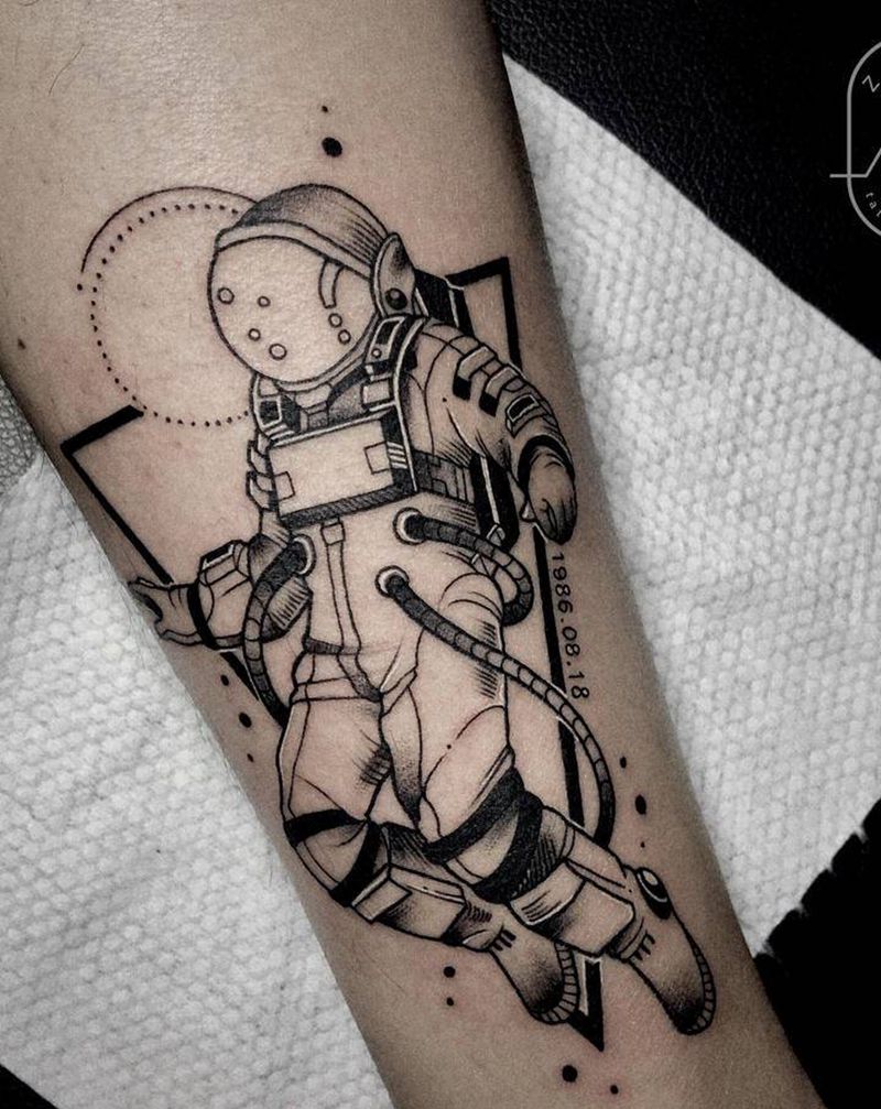 黑灰组纹身图片_手臂腿部欧美写实纹身图案