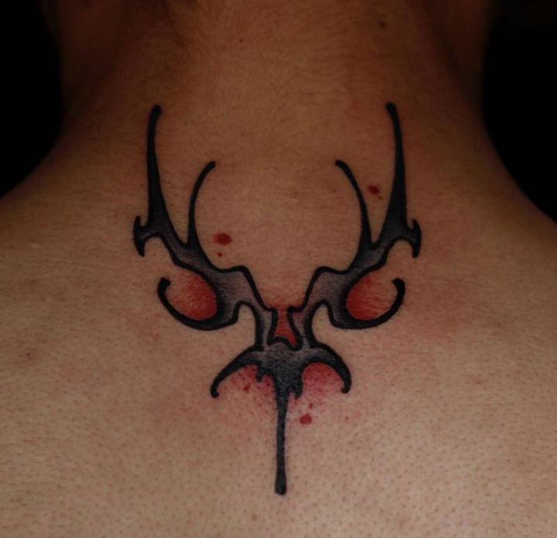 鹿角☠️纹身图片_颈部背部Old SchoolNew School鹿骷髅鹿角纹身图案