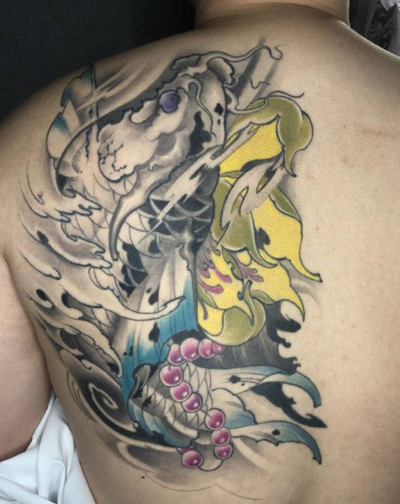 鱼纹身图片_背部纹身图案