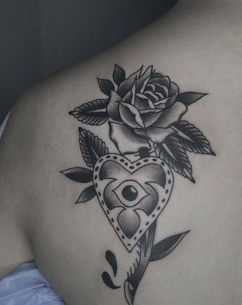 花纹身图片_背部纹身图案