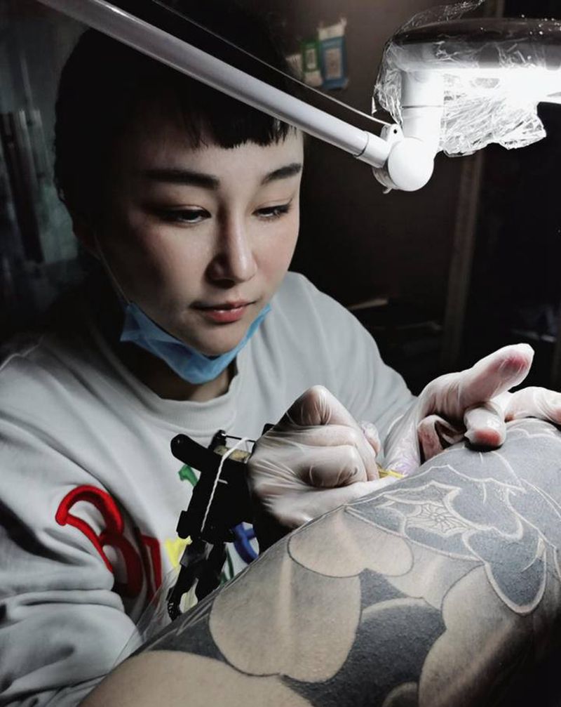 牡丹花臂遮盖旧图纹身图片_手臂手部老传统纹身图案