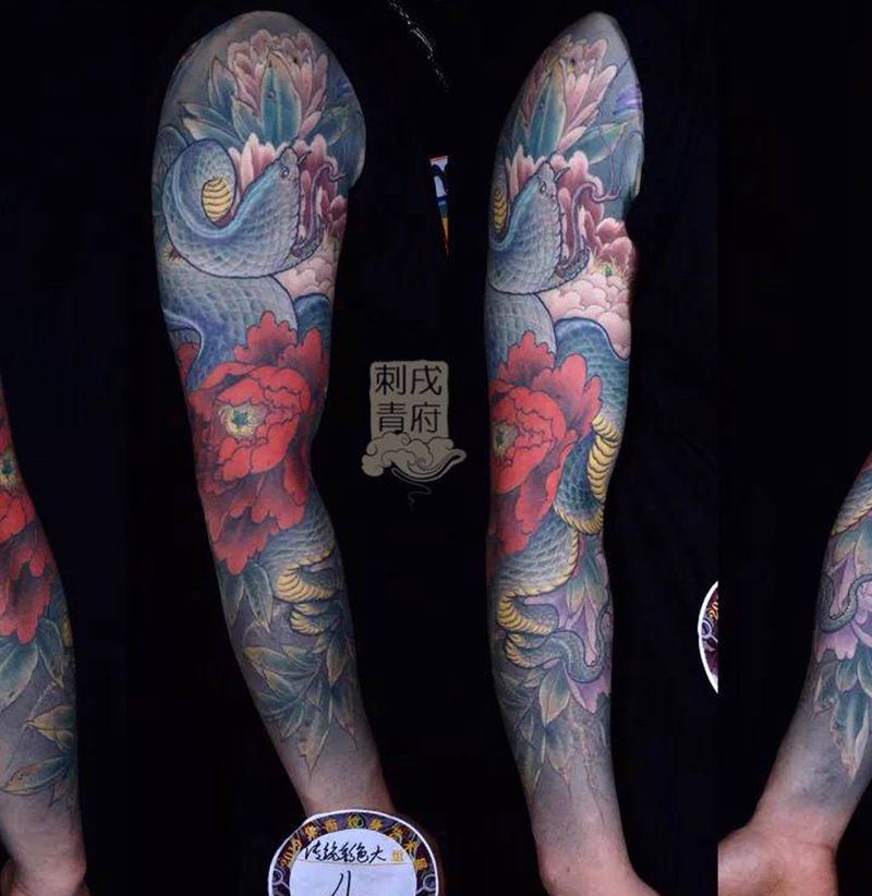 【蛇盘牡丹】纹身图片_手臂手部新传统蛇牡丹花臂纹身图案