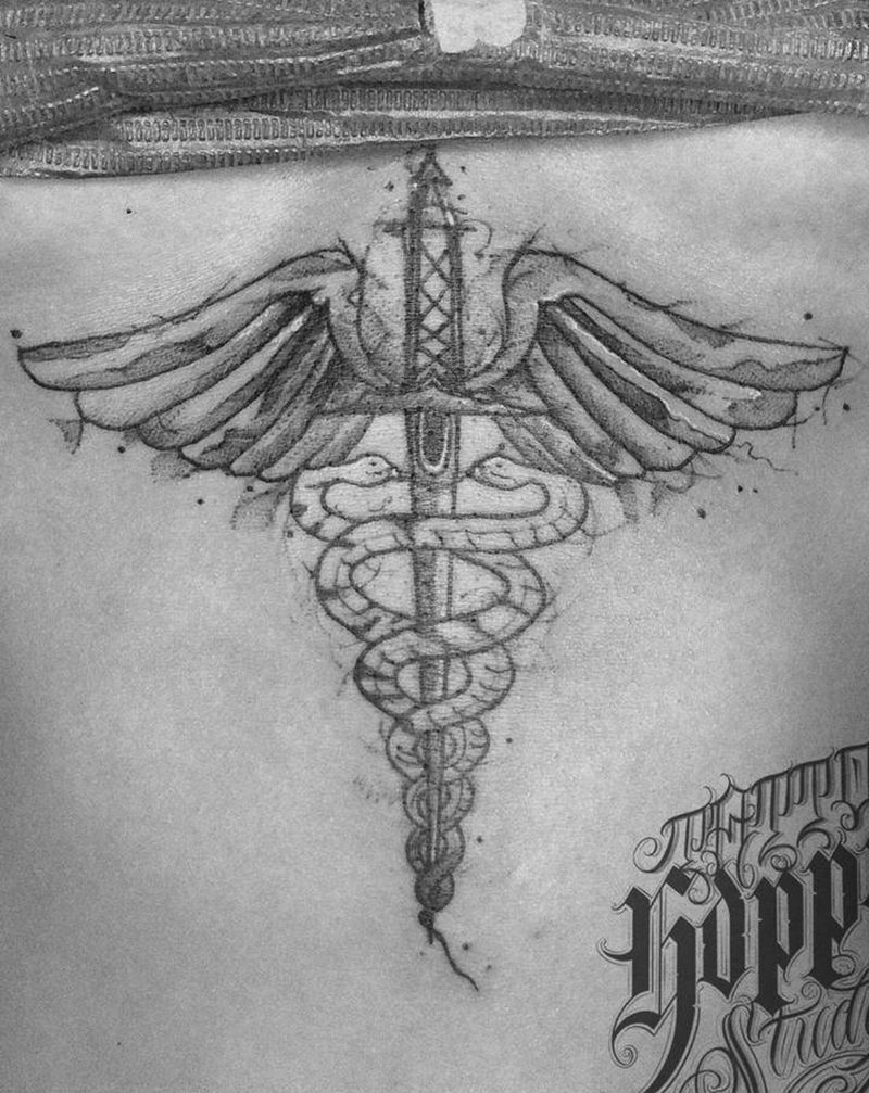 双头蛇纹身图片_腹部点刺纹身图案