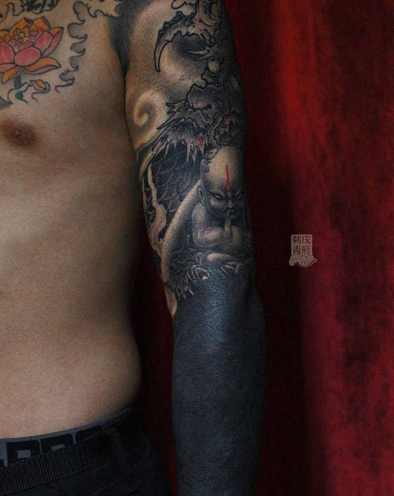 遮盖作品 黑臂 老龙纹身图片_手臂手部新传统老传统龙黑臂纹身图案