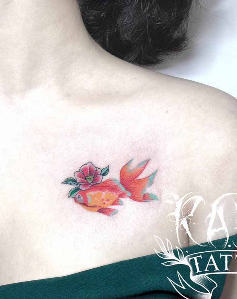 茶花金鱼纹身图片_胸部New School金鱼茶花纹身图案
