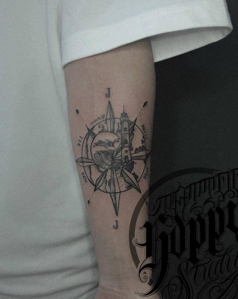 指南针纹身图片_手臂点刺纹身图案